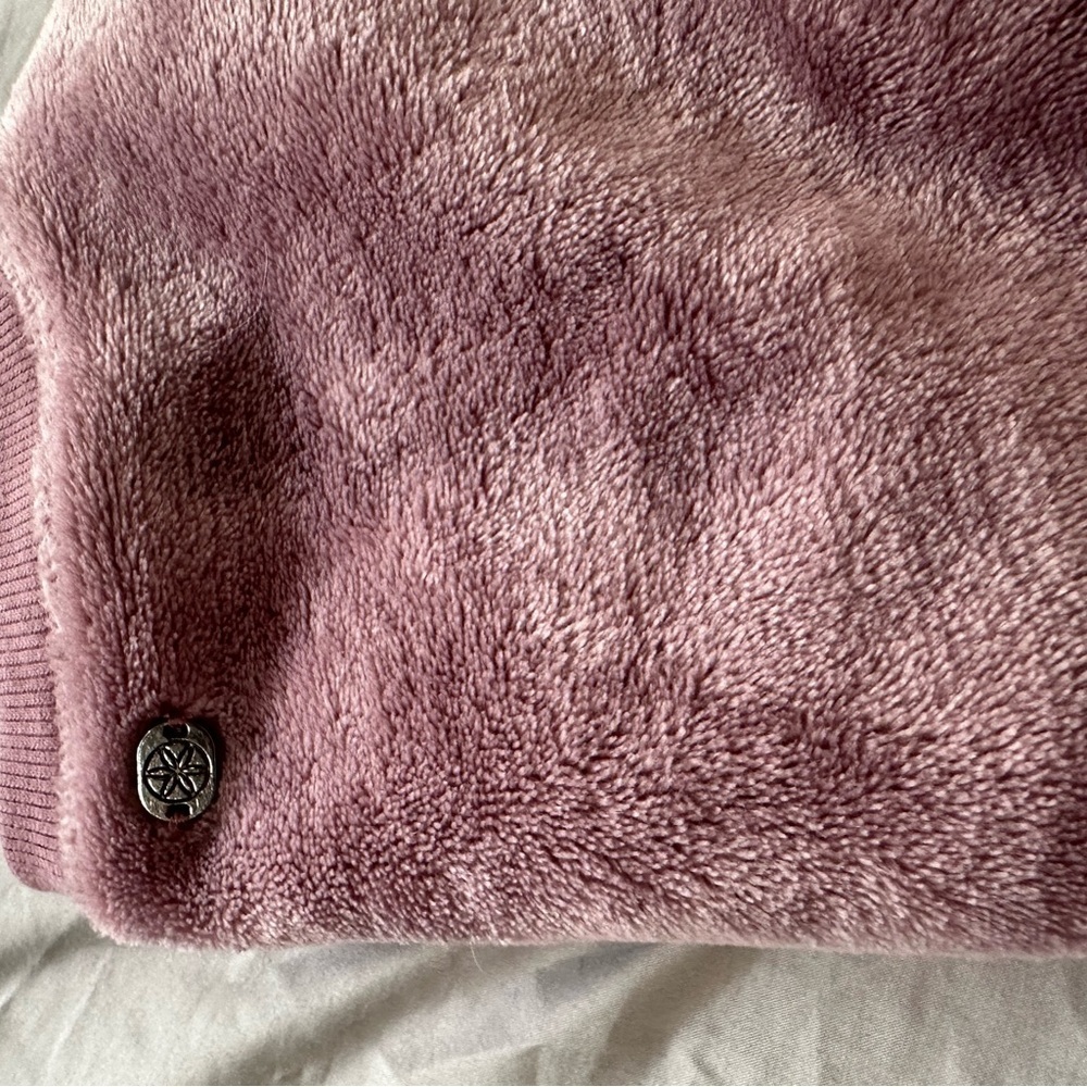 GAIAM Faux Fur Soft Pink Pullover - Picture 3 of 3
